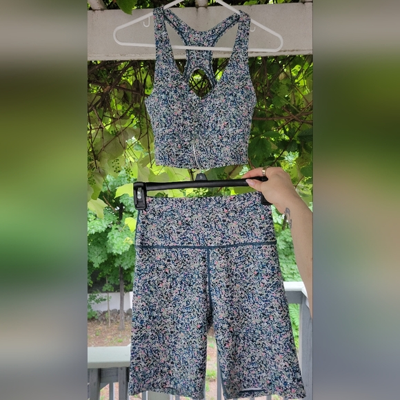 2 Piece Workout Tank and Biker Shorts - Picture 2 of 4